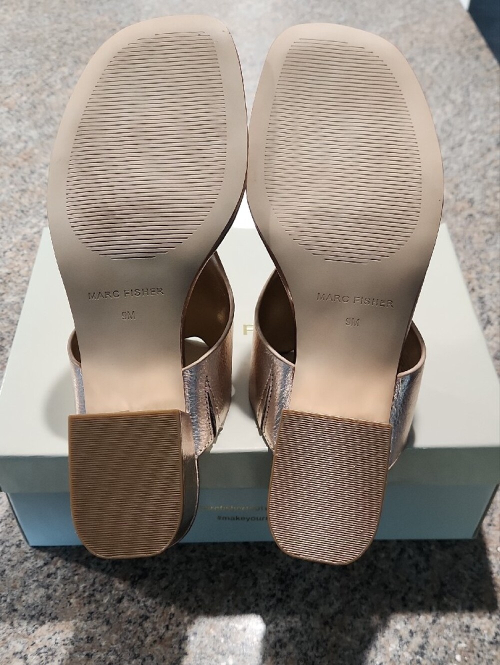Marc Fisher Bronze Gold Scalloped Thong Sandals Size 9 - Picture 3 of 9